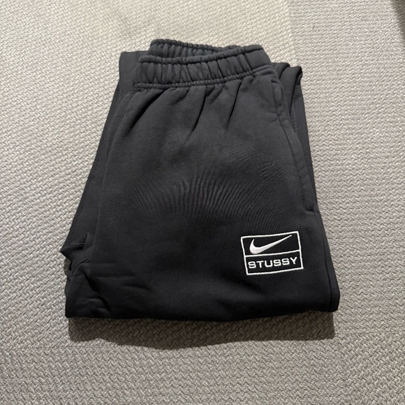 Nike x Stussy FW25 Sweatpants – Black | Limited Edition Collab - Picture 1 of 4